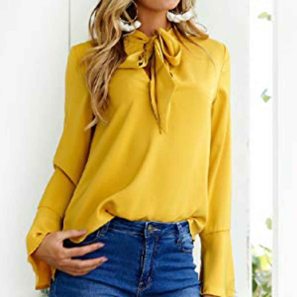 Long sleeve blouse w/bow tie neck